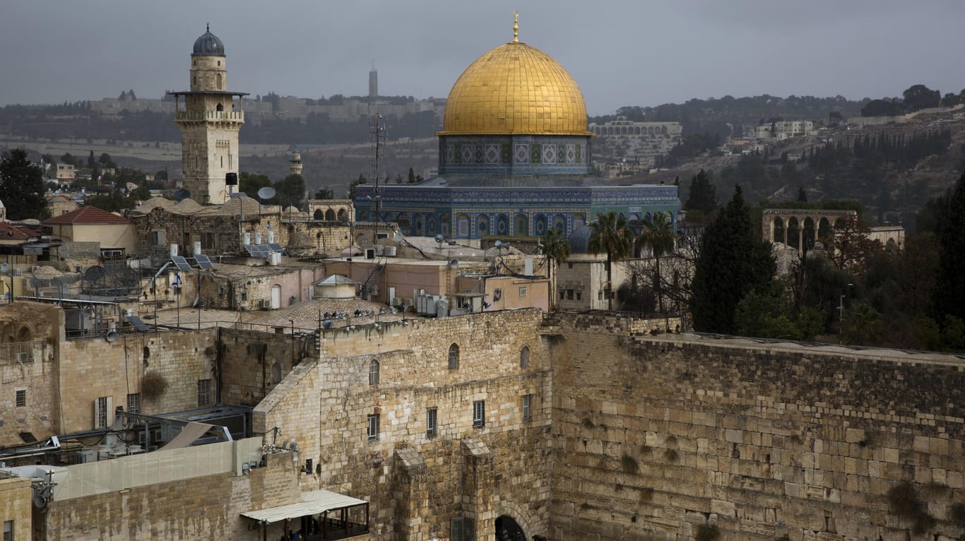 Klagemauer und Felsendom in Jerusalem: Zum Vorstoß der US-Regierung gibt es viel Kritik
