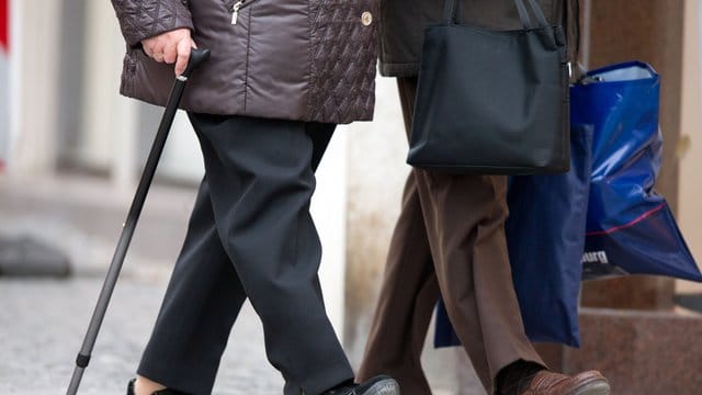 In den vergangenen 20 Jahre ist die durchschnittliche Dauer des Rentenbezugs um 3,6 auf 19,6 Jahre gestiegen. In den vergangenen 20 Jahre ist die durchschnittliche Dauer des Rentenbezugs um 3,6 auf 19,6 Jahre gestiegen.