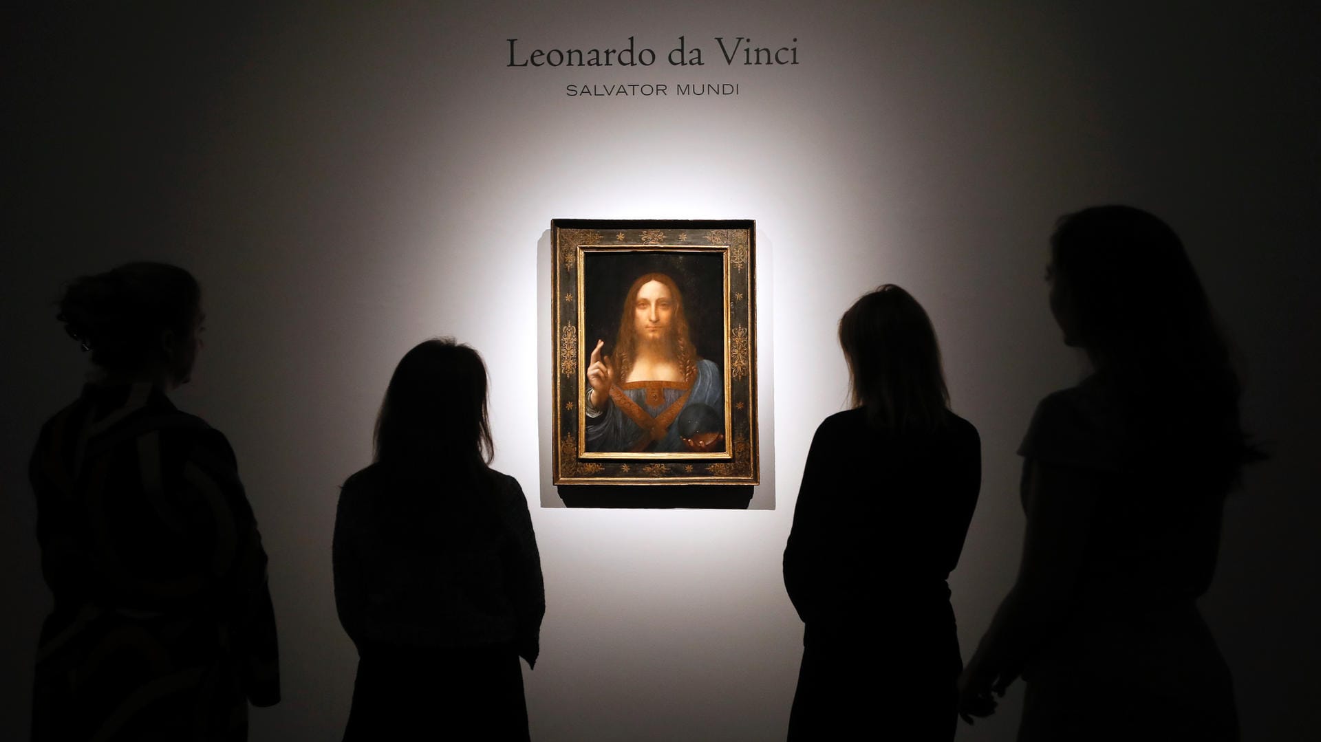 Da Vincis "Salvator Mundi" kann man im Auktionshaus Christie's in London sehen. Da Vincis "Salvator Mundi" kann man im Auktionshaus Christie's in London sehen.