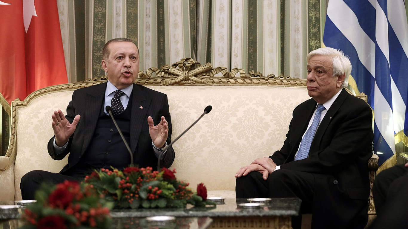 Erdogan und Pavlopoulos: Die Präsidenten der Türkei und Griechenlands gerieten über den vor 94 Jahren geschlossenen Frieden von Lausanne in Disput.