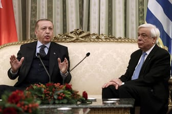 Erdogan und Pavlopoulos: Die Präsidenten der Türkei und Griechenlands gerieten über den vor 94 Jahren geschlossenen Frieden von Lausanne in Disput.