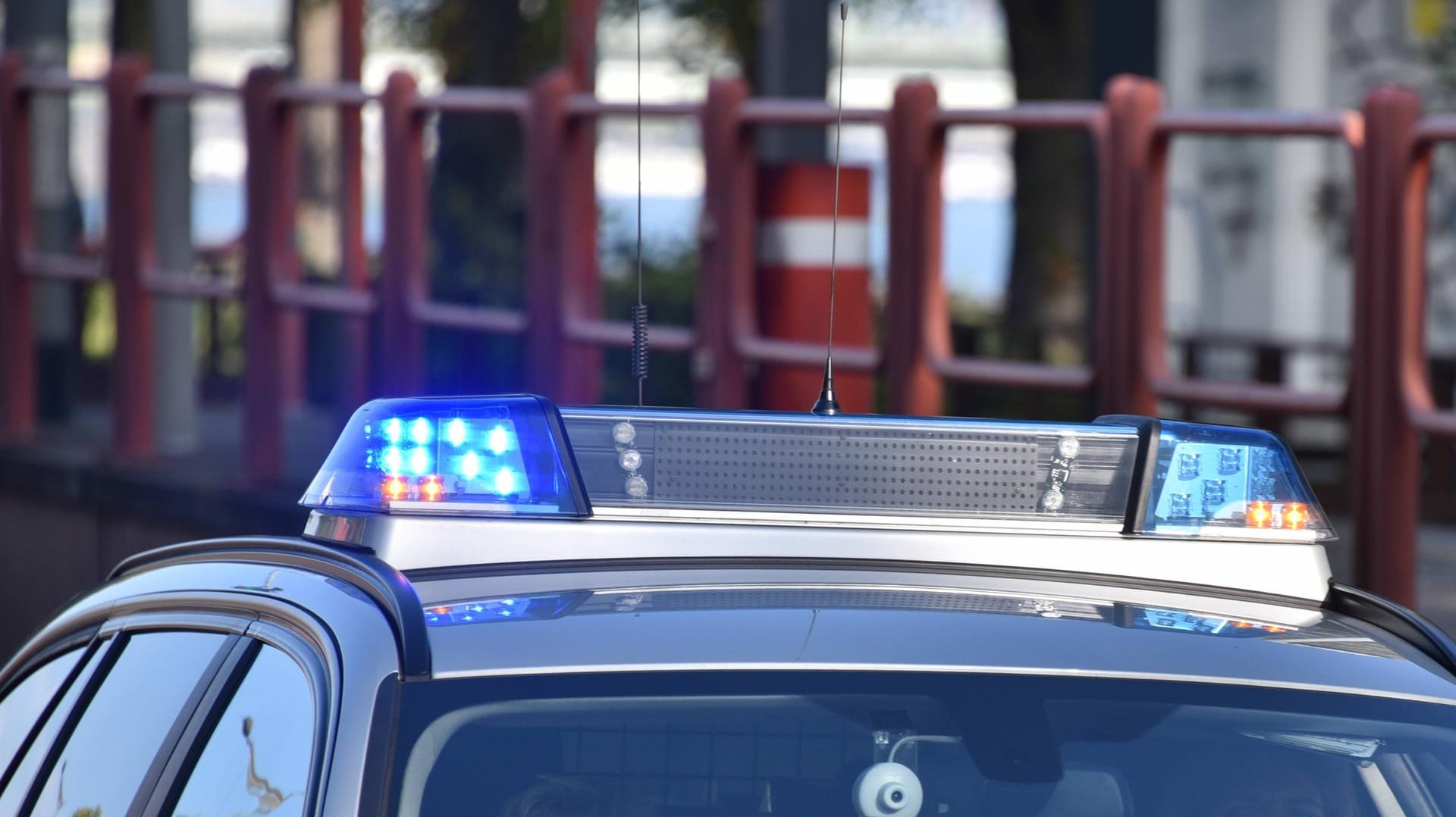 Nach dem Unfall beging die Betrunkene Fahrerflucht. Nach dem Unfall beging die Betrunkene Fahrerflucht.