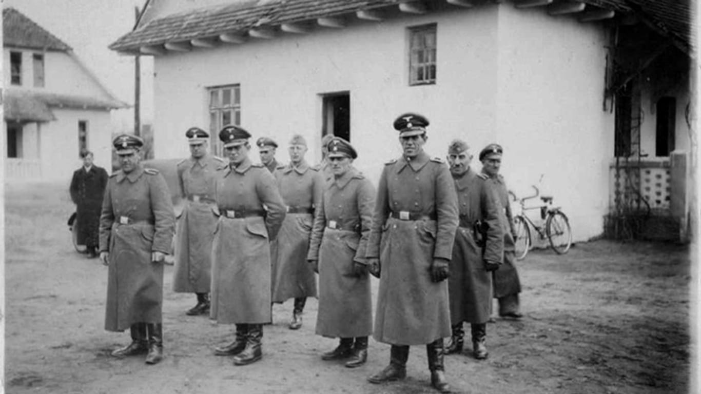 "Rassekrieger": Männer der Lagermannschaft des Vernichtungslagers Belzec.