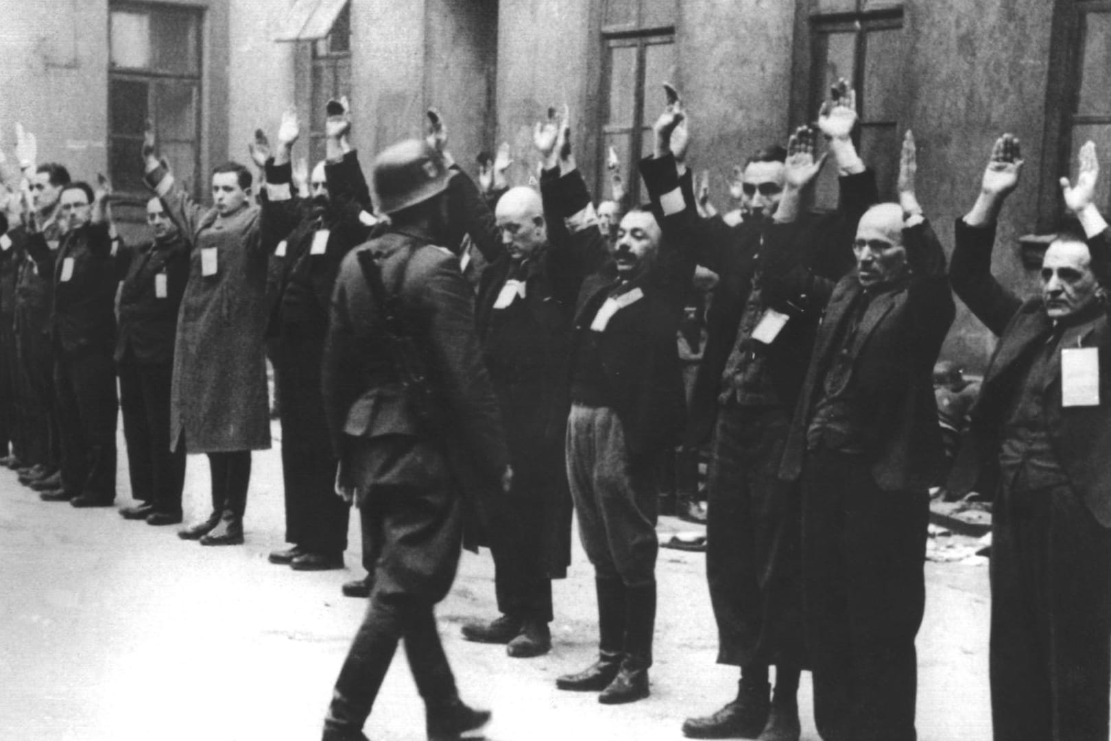 Juden im Warschauer Ghetto: Auch von dort gingen Transporte ins Vernichtungslager Treblinka.