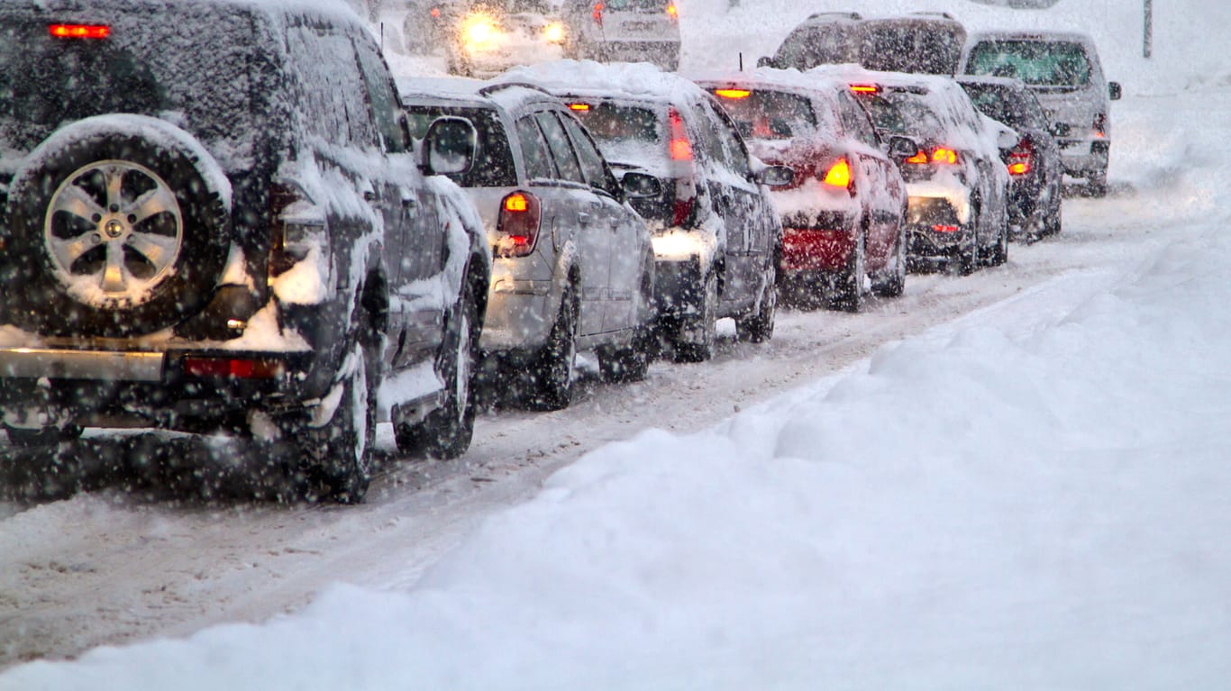 Autofahrer müssen sich am Wochenende auf Schneefall einstellen.
