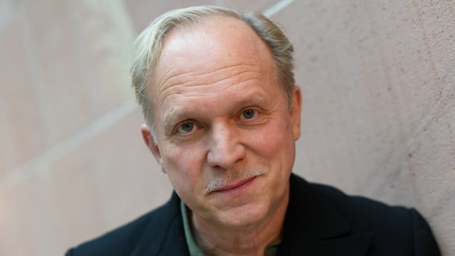 Für Ulrich Tukur ist Drehen wie Urlaub.