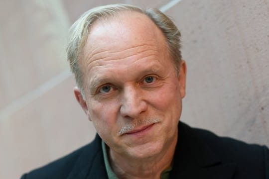 Für Ulrich Tukur ist Drehen wie Urlaub.