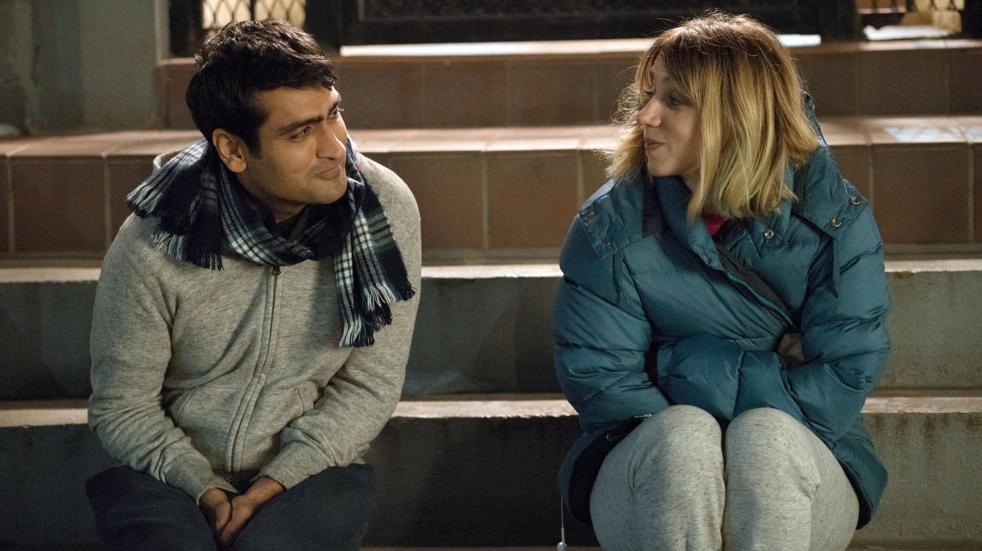 Kumail Nanjiani (als Kumail) und Zoe Kazan (als Emily) in einer Szene des Films "The Big Sick".