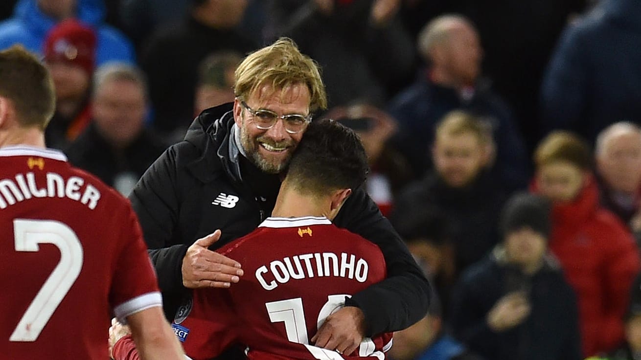 Dreierpack-Gala gegen Moskau: Liverpool-Coach Jürgen Klopp herzt seinen Kapitän Philippe Coutinho.