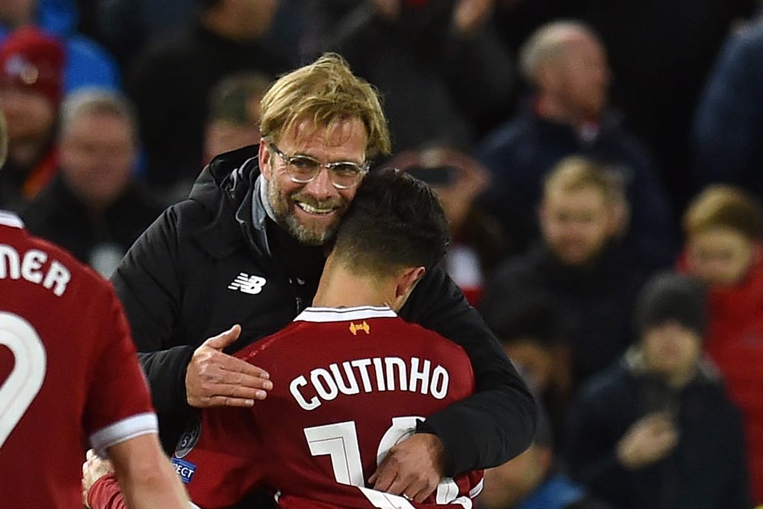 Dreierpack-Gala gegen Moskau: Liverpool-Coach Jürgen Klopp herzt seinen Kapitän Philippe Coutinho.