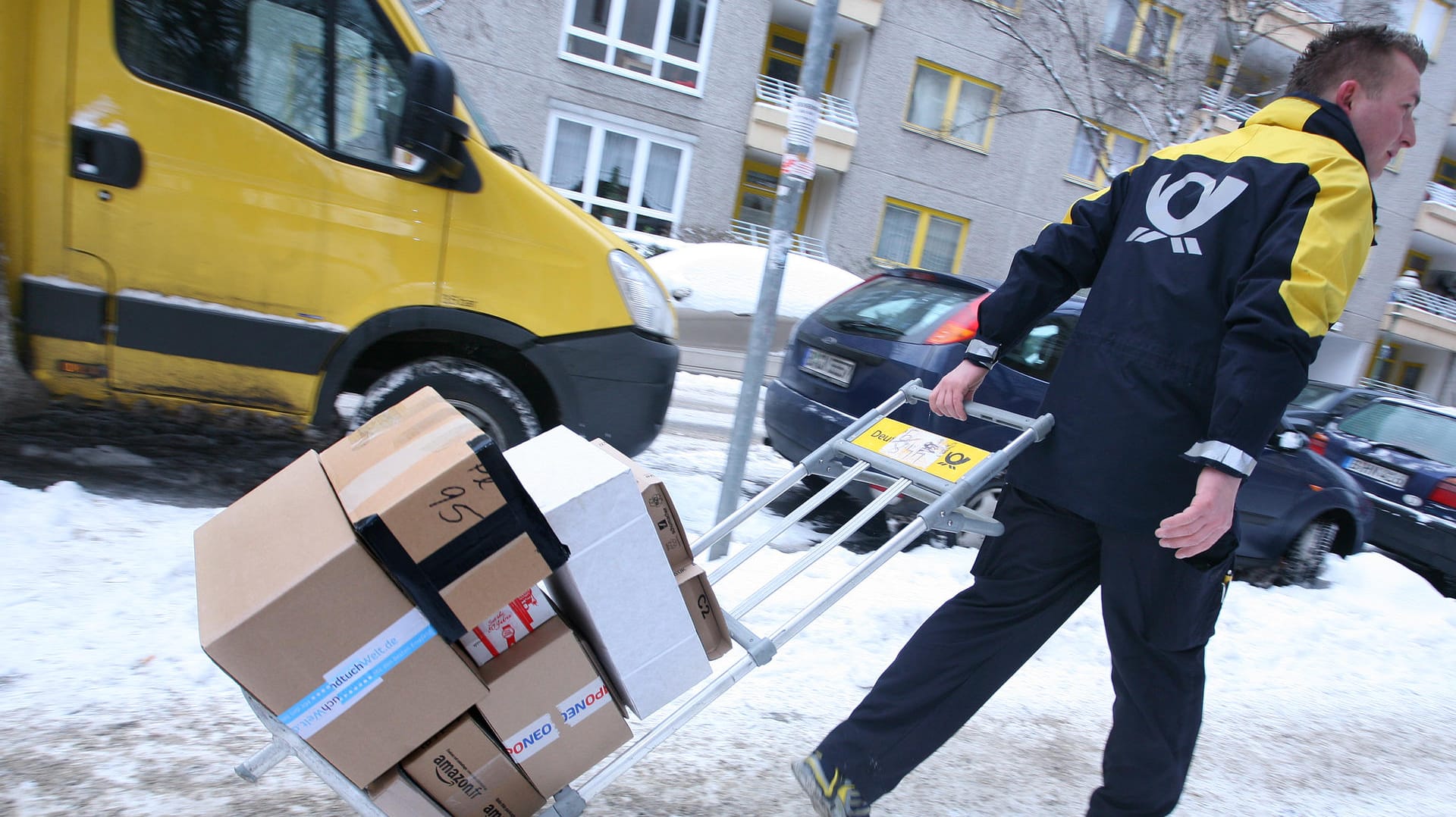 Vor Weihnachten haben Paketzusteller besonders viel zu tun.