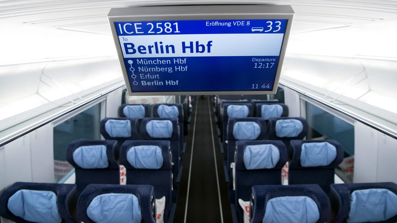 Blick in einen ICE: Der Hochgeschwindigkeitszug braucht für die Strecke München-Berlin jetzt nur noch viereinhalb Stunden.