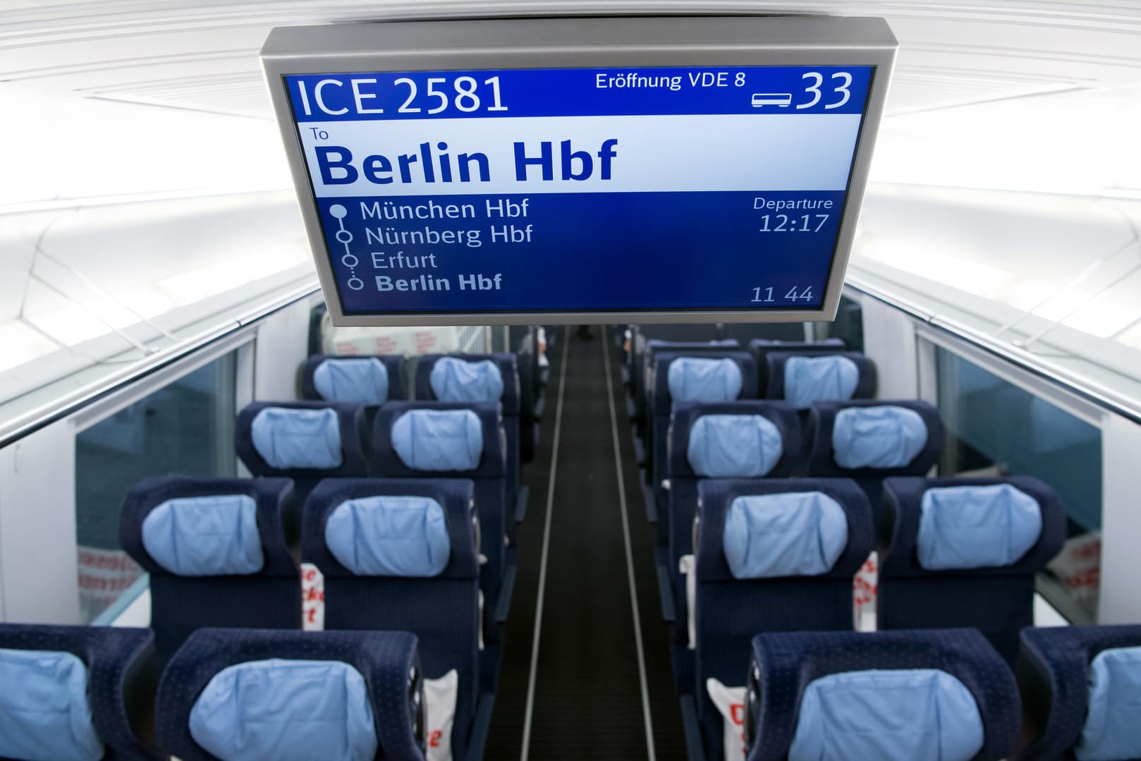 Blick in einen ICE: Der Hochgeschwindigkeitszug braucht für die Strecke München-Berlin jetzt nur noch viereinhalb Stunden.