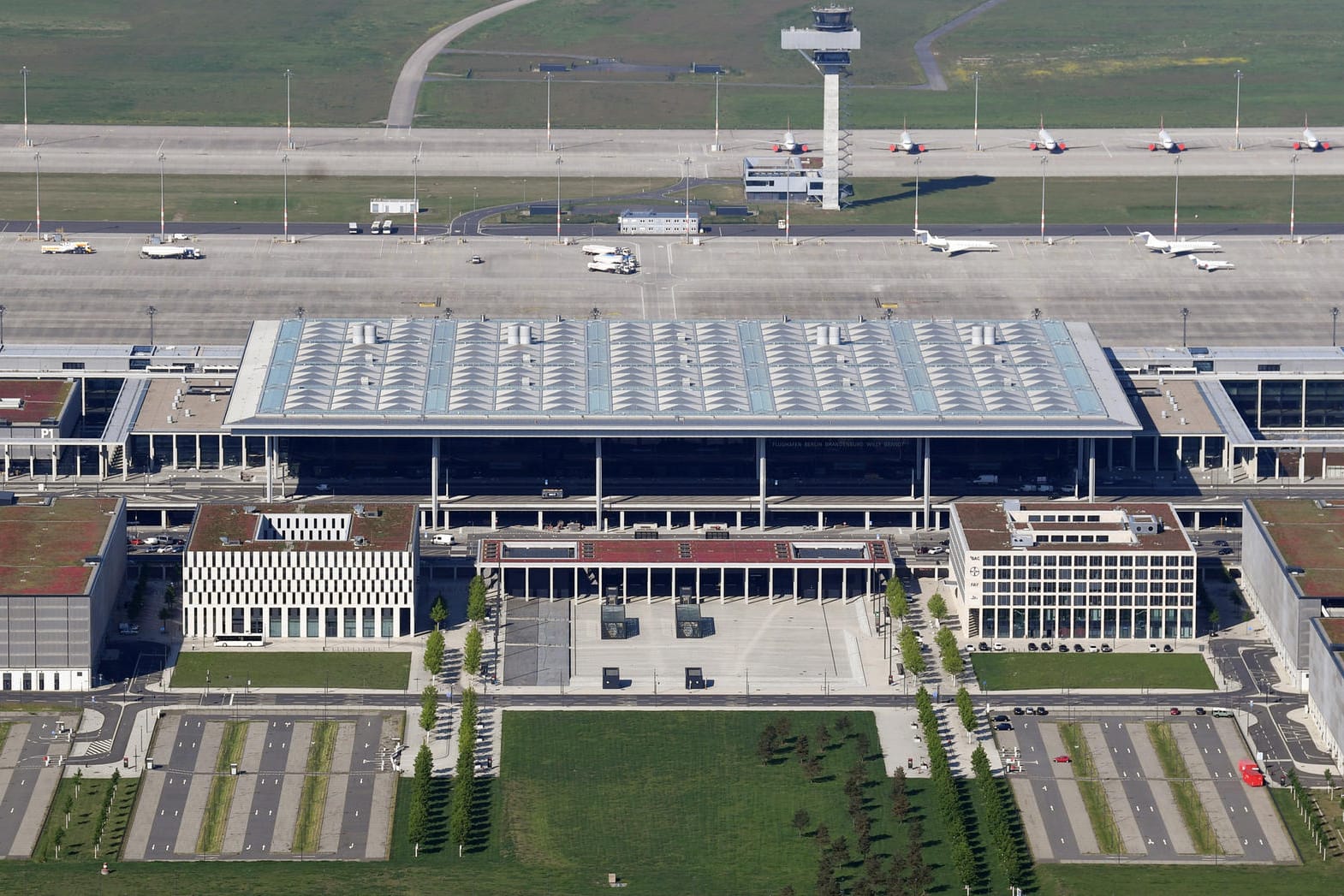 Neuer Hauptstadtflughafen: Der BER soll nicht mit einem Nebengebäude eröffnet werden.