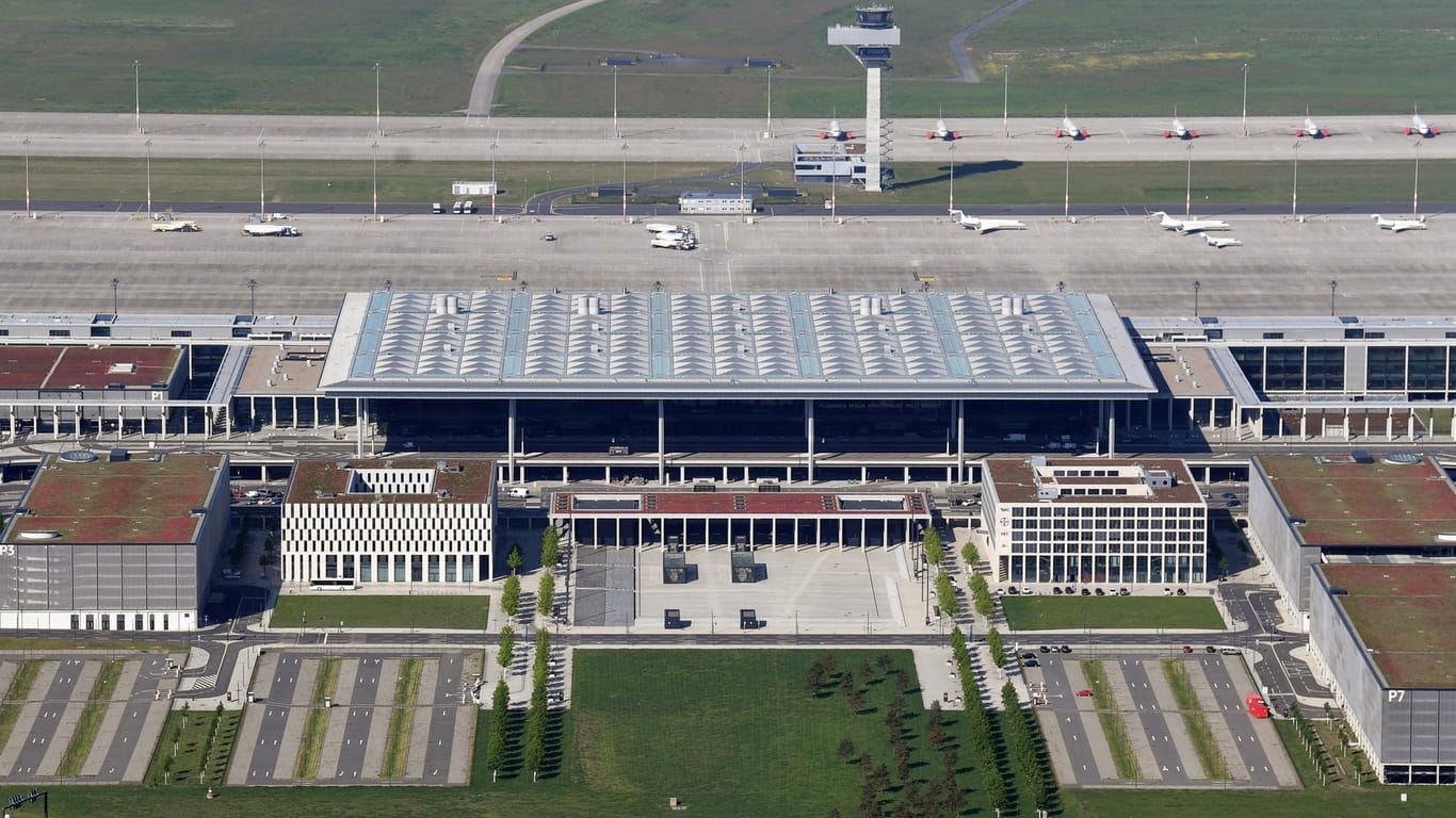 Neuer Hauptstadtflughafen: Der BER soll nicht mit einem Nebengebäude eröffnet werden.