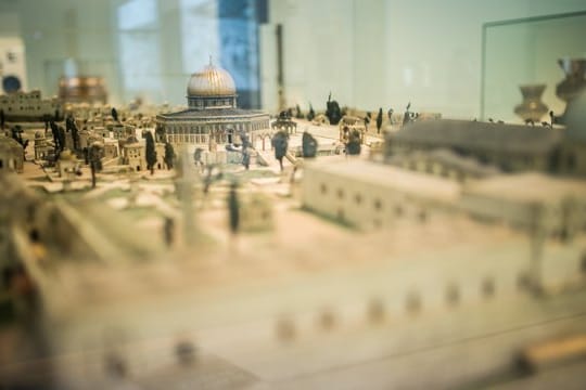 Eine Miniatur eines Tempels.