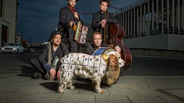 Mit Hund und Band: Daniel Kahn.