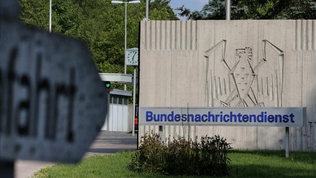 Einfahrt zum Gelände des BND in Pullach im Landkreis München.