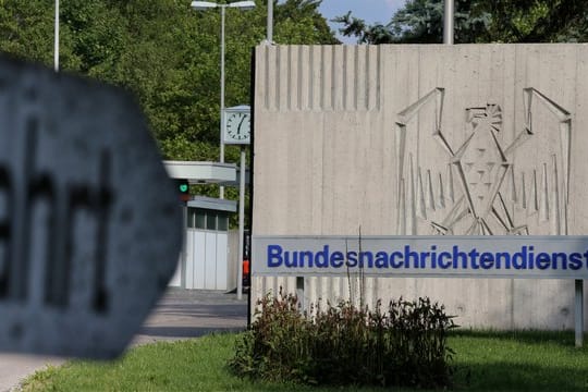 Einfahrt zum Gelände des BND in Pullach im Landkreis München.