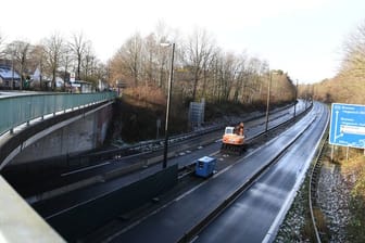 Die A270 war gesperrt, nachdem auf dem Gelände einer Postfiliale ein verdächtiges Paket gefunden worden ist.