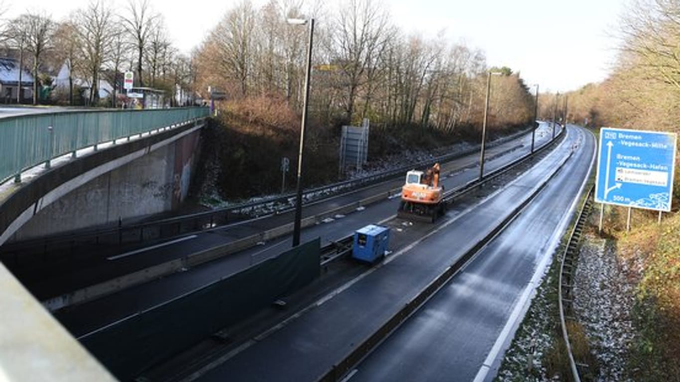 Die A270 war gesperrt, nachdem auf dem Gelände einer Postfiliale ein verdächtiges Paket gefunden worden ist.