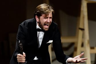 Ruben Östlund schreit seine Freude heraus.