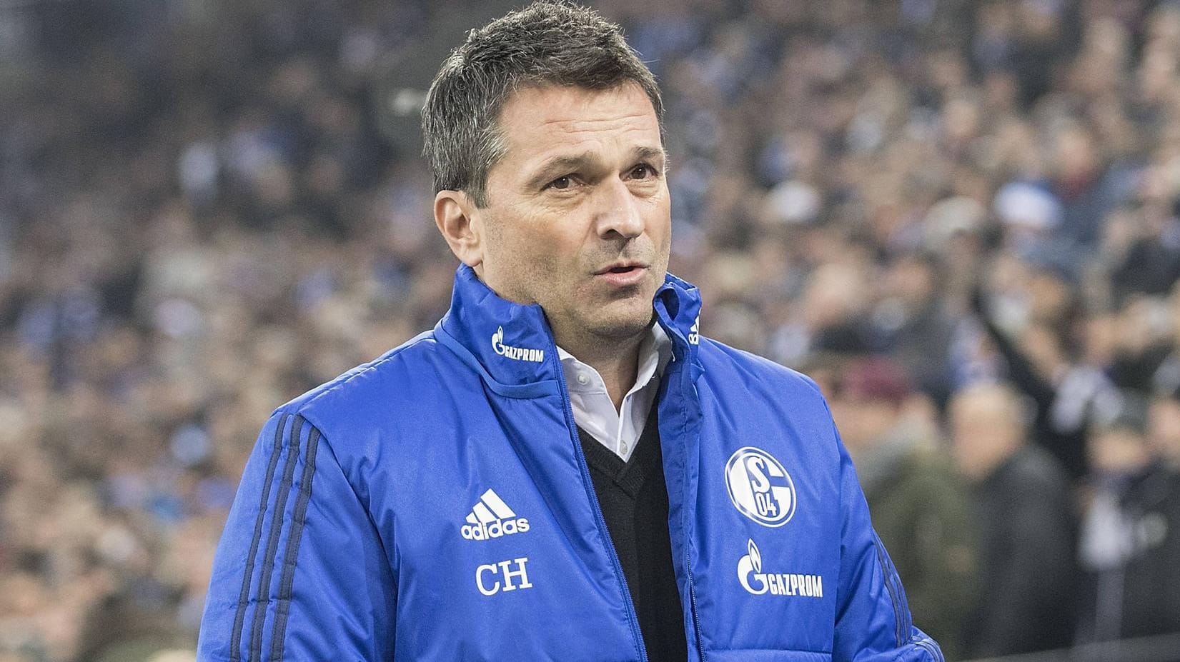 Christian Heidel: Schalkes Sportvorstand steht seinem Trainer zur Seite. Christian Heidel: Schalkes Sportvorstand steht seinem Trainer zur Seite.
