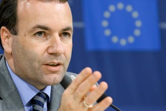 Manfred Weber: Der Vorsitzende der konservativen EVP-Fraktion im Europäischen Parlament warnt die britische Regierung vor Verzögerungen bei den Brexit-Verhandlungen.