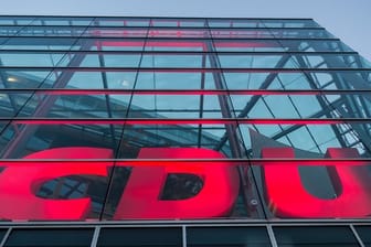 Das CDU-Logo in der Parteizentrale in Berlin.