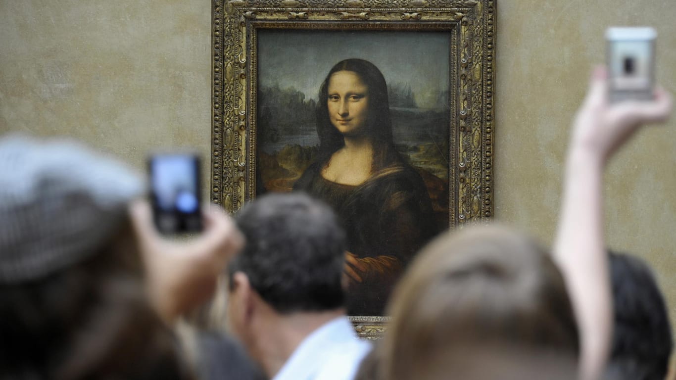 Die Mona Lisa im Louvre in Paris: Wissenschaftler haben das weltberühmte Gemälde aus DNA nachgebaut.