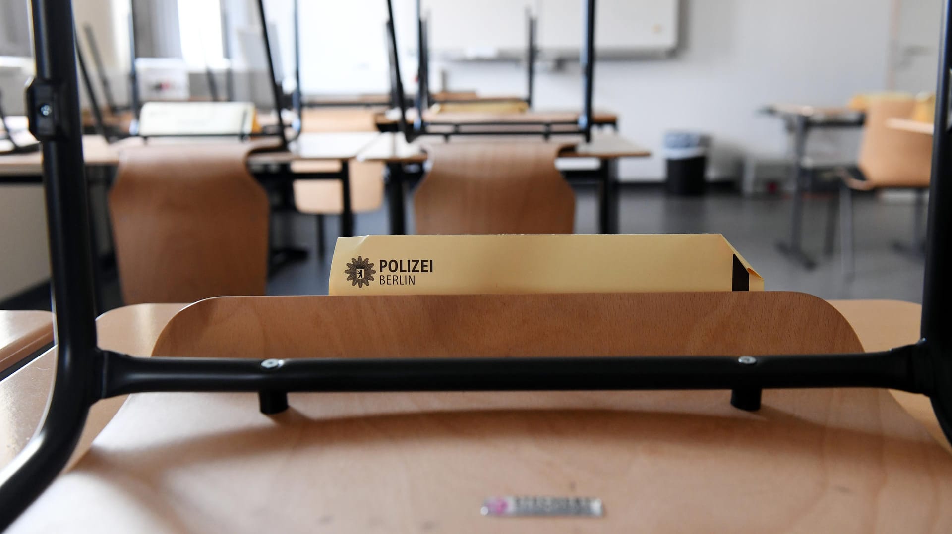Eine Anhörung im Innenausschuss des Abgeordnetenhauses wird sich über die umstrittenen Vorfälle an der Berliner Polizeischule beraten. Eine Anhörung im Innenausschuss des Abgeordnetenhauses wird sich über die umstrittenen Vorfälle an der Berliner Polizeischule beraten.