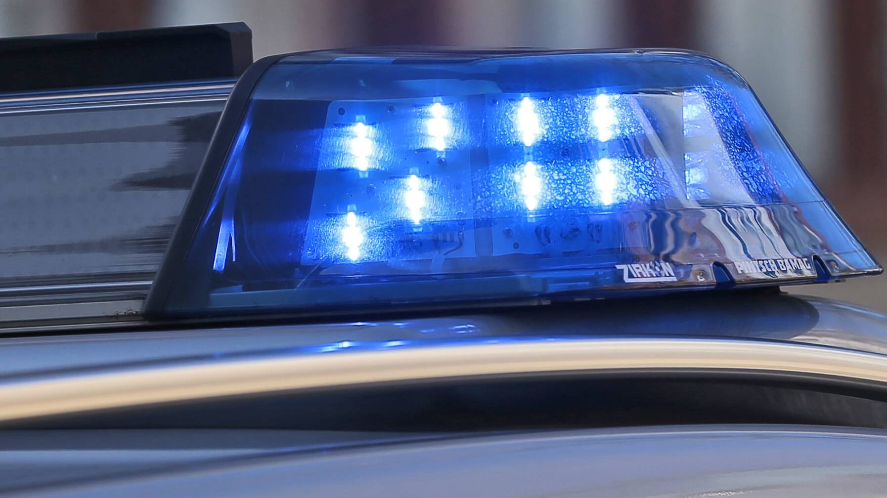 Der Polizei zufolge standen alle drei Beteiligten unter Alkoholeinfluss. Der Polizei zufolge standen alle drei Beteiligten unter Alkoholeinfluss.