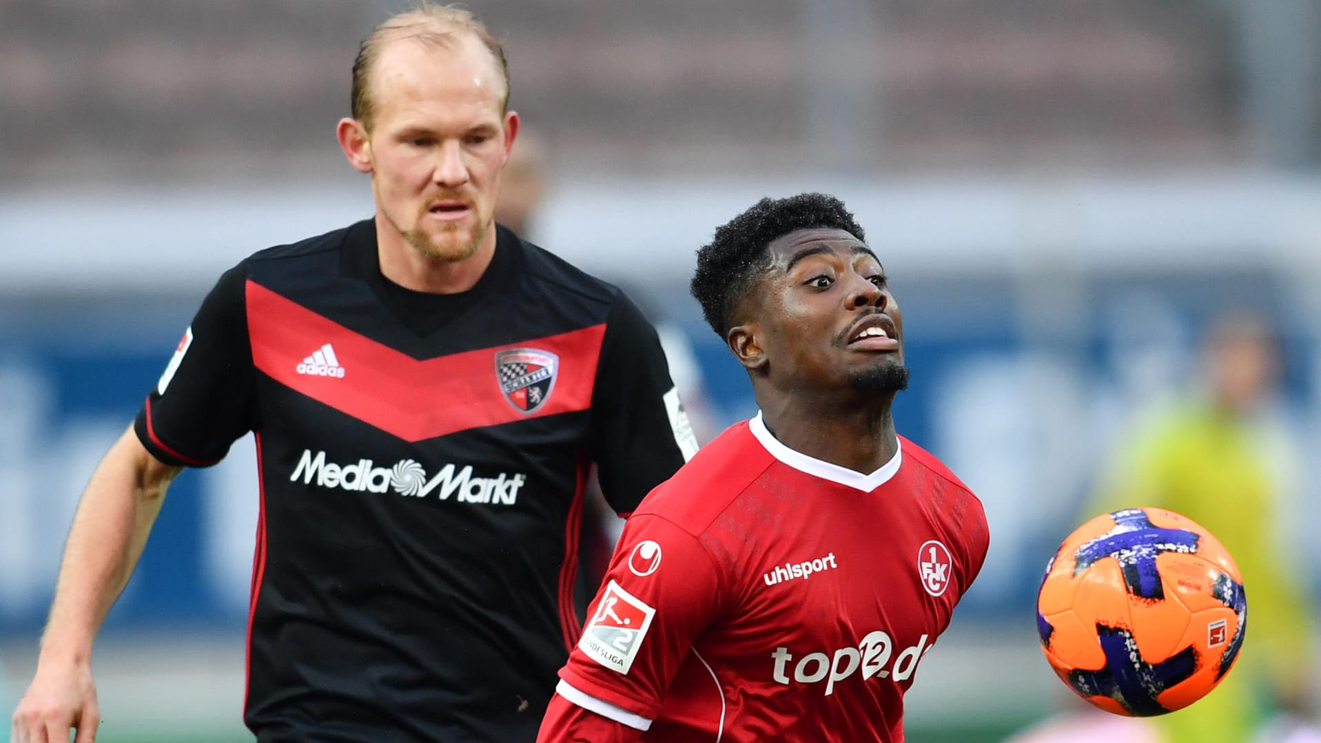 Kaiserslauterns Manfred Osei Kwadwo (rechts) und Ingolstadts Tobias Levels. Kaiserslauterns Manfred Osei Kwadwo (rechts) und Ingolstadts Tobias Levels.