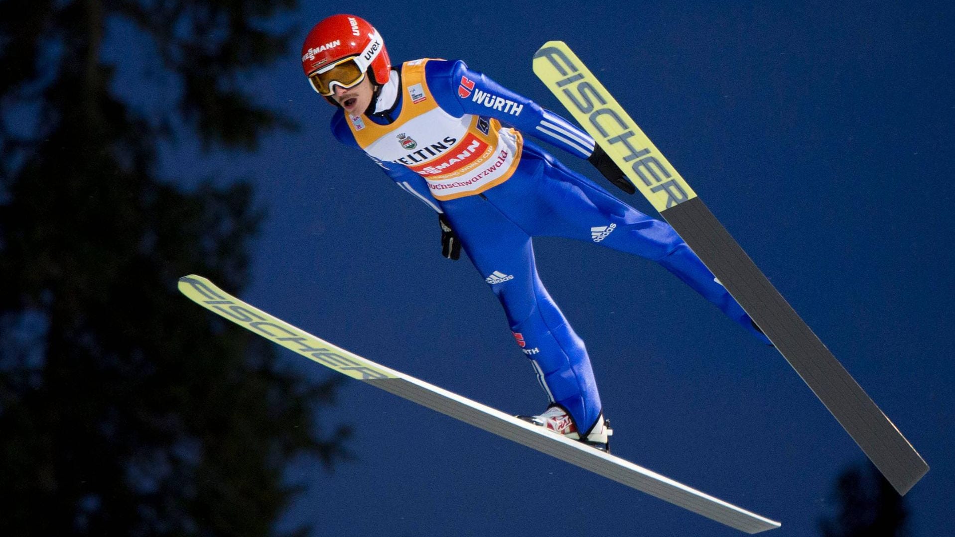 Richard Freitag flog beim Sieg in Titisee-Neustadt allen davon.