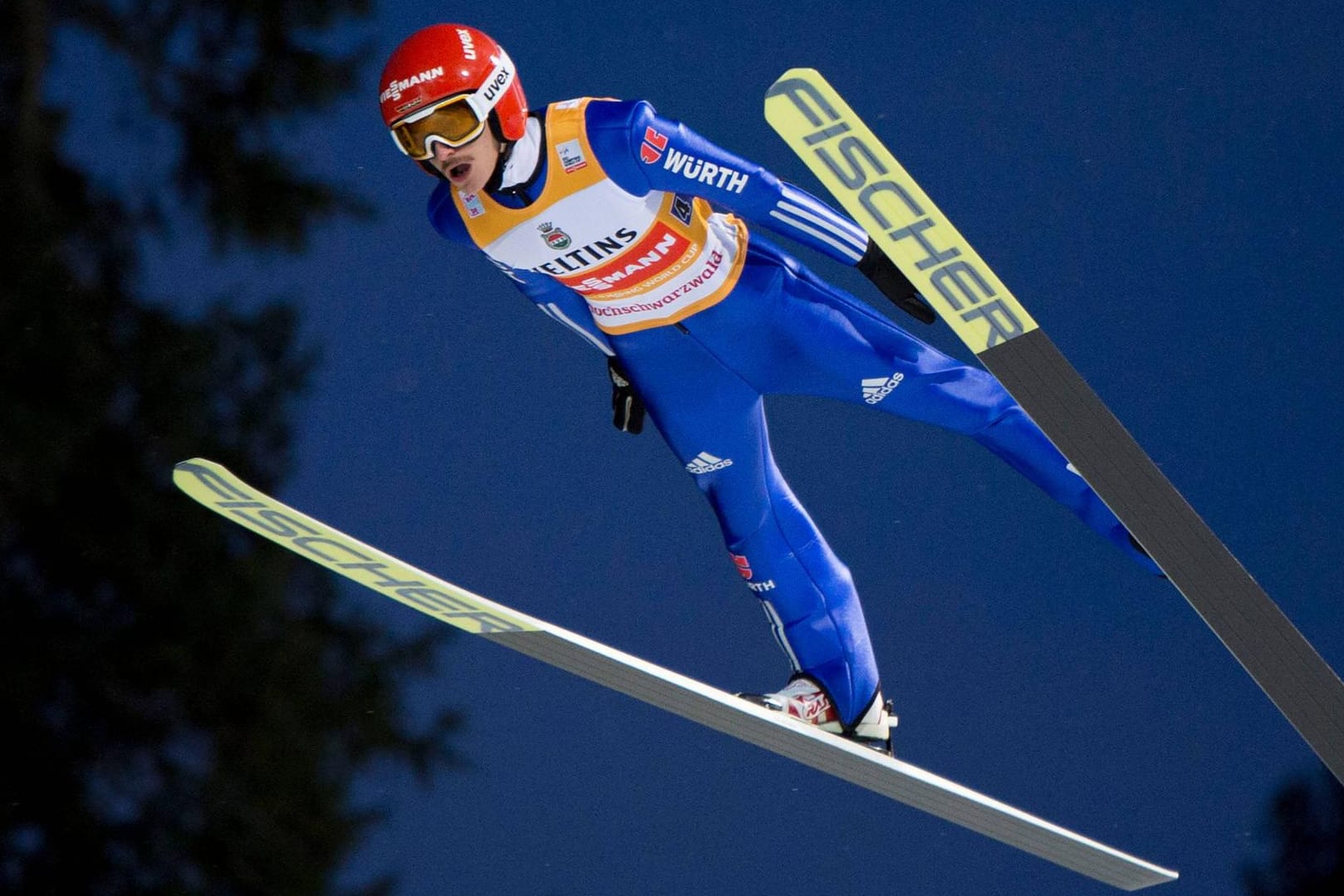 Richard Freitag flog beim Sieg in Titisee-Neustadt allen davon.