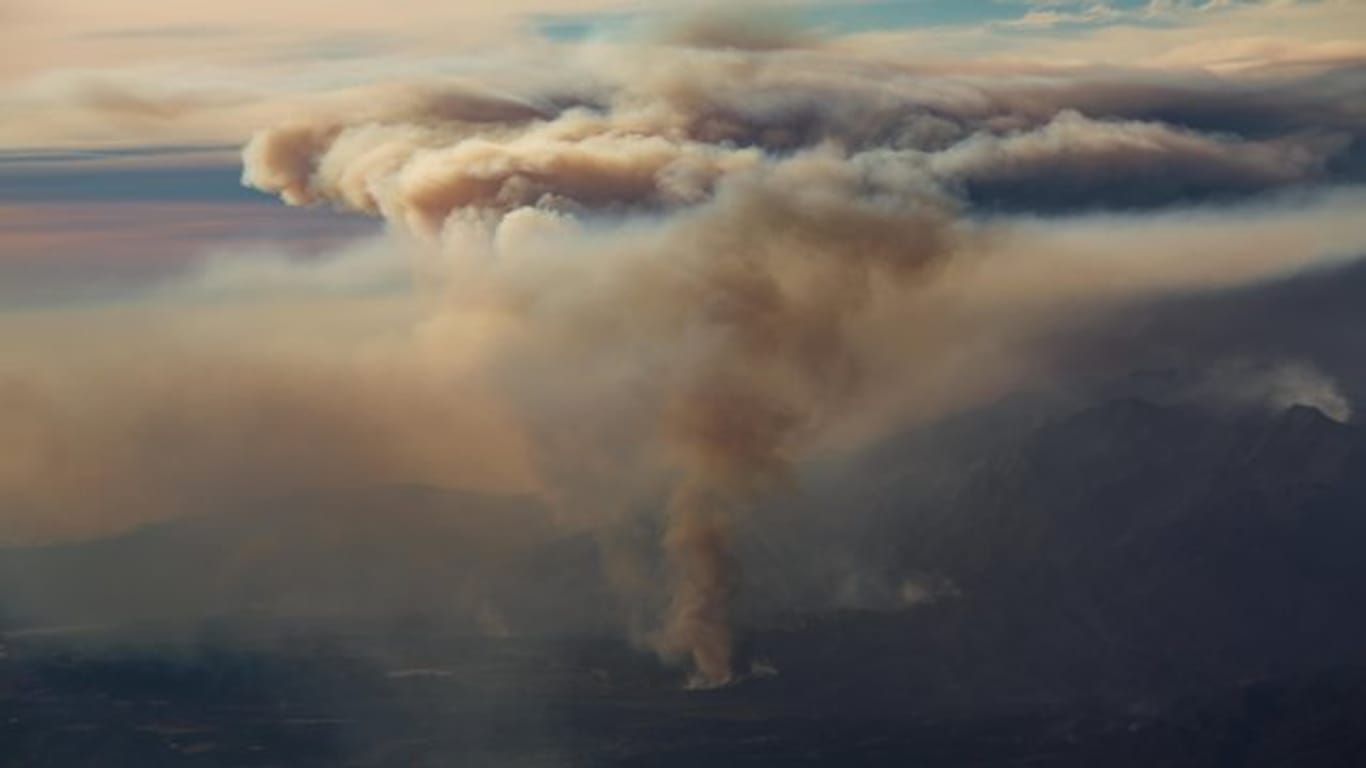Kalifornien kämpft weiter gegen die Flammen.