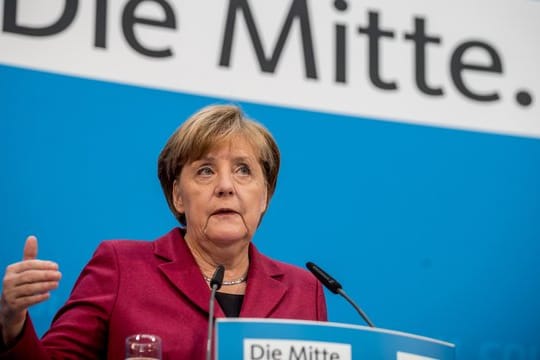 Der Forderung der SPD nach einer Bürgerversicherung erteilte Merkel eine Absage.