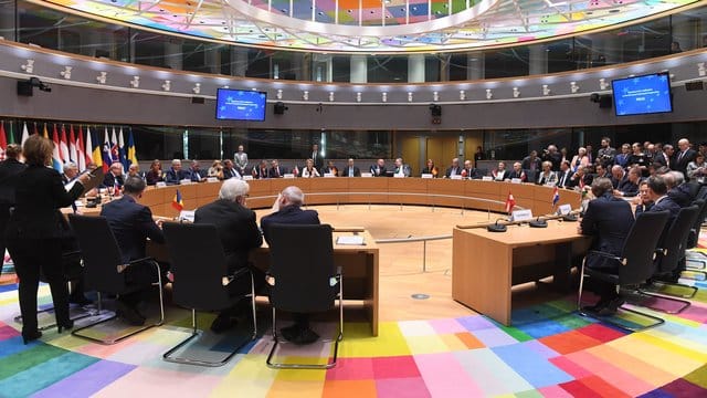 Der Grundstein für die verstärkte Zusammenarbeit im Bereich der Verteidigung war im vergangenen Monat bei einem gemeinsamen Treffen der Außen- und Verteidigungsminister gelegt worden. Der Grundstein für die verstärkte Zusammenarbeit im Bereich der Verteidigung war im vergangenen Monat bei einem gemeinsamen Treffen der Außen- und Verteidigungsminister gelegt worden.