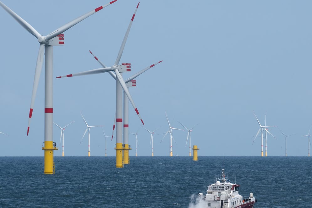 Je nach Leistungsfähigkeit der Windkraftanlagen könnten in den kommenden Jahrzehnten bis zu einem Drittel der Meeresfläche mit mehreren tausend Windrädern bebaut werden.