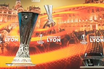 Der Euro-League-Pokal steht in Nyon bei der Auslosung.