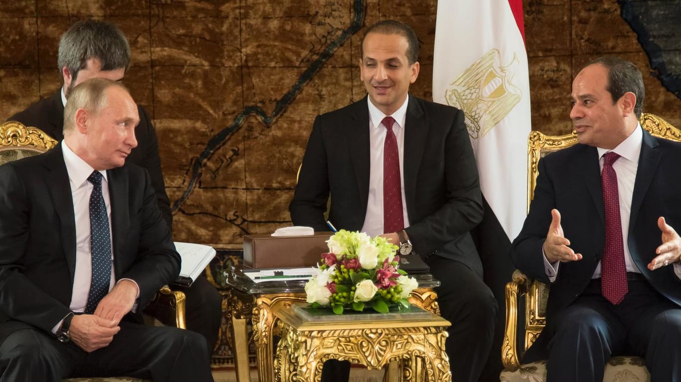 Putin in Kairo: Mit dem ägyptischen Präsidenten Abdel Fattah al-Sisi beriet er u.a. über die Lage in Syrien.