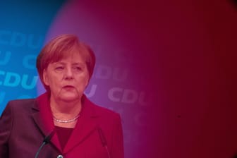 Bundeskanzlerin Angela Merkel mahnte am Montag nach einer CDU-Vorstandssitzung "zügige" Gespräche mit der SPD an.