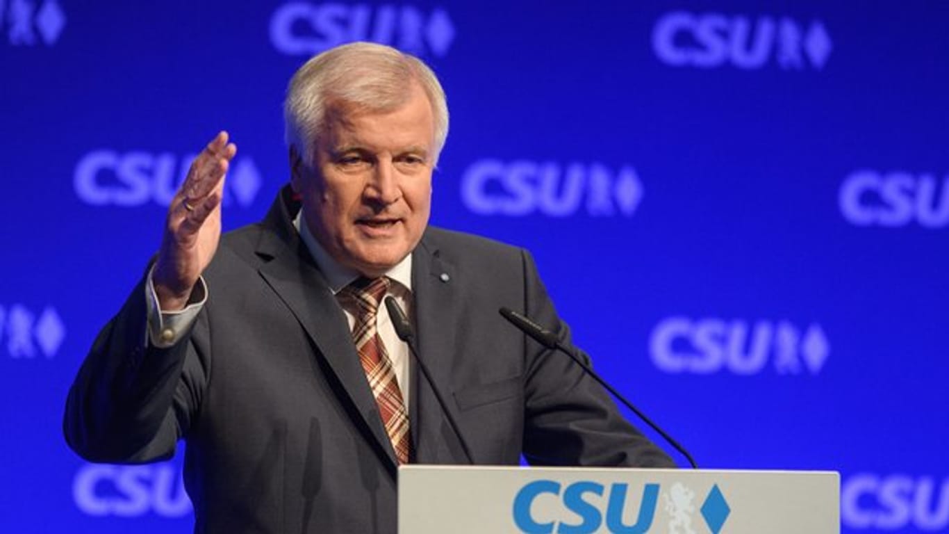 Er hat es eilig mit Koalitionsverhandlungen: CSU-Chef Horst Seehofer drängt die SPD zu Gesprächen.