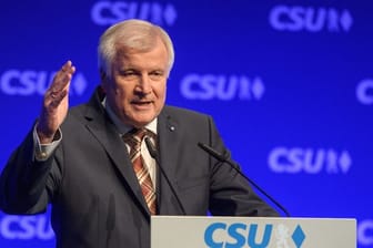 Er hat es eilig mit Koalitionsverhandlungen: CSU-Chef Horst Seehofer drängt die SPD zu Gesprächen.