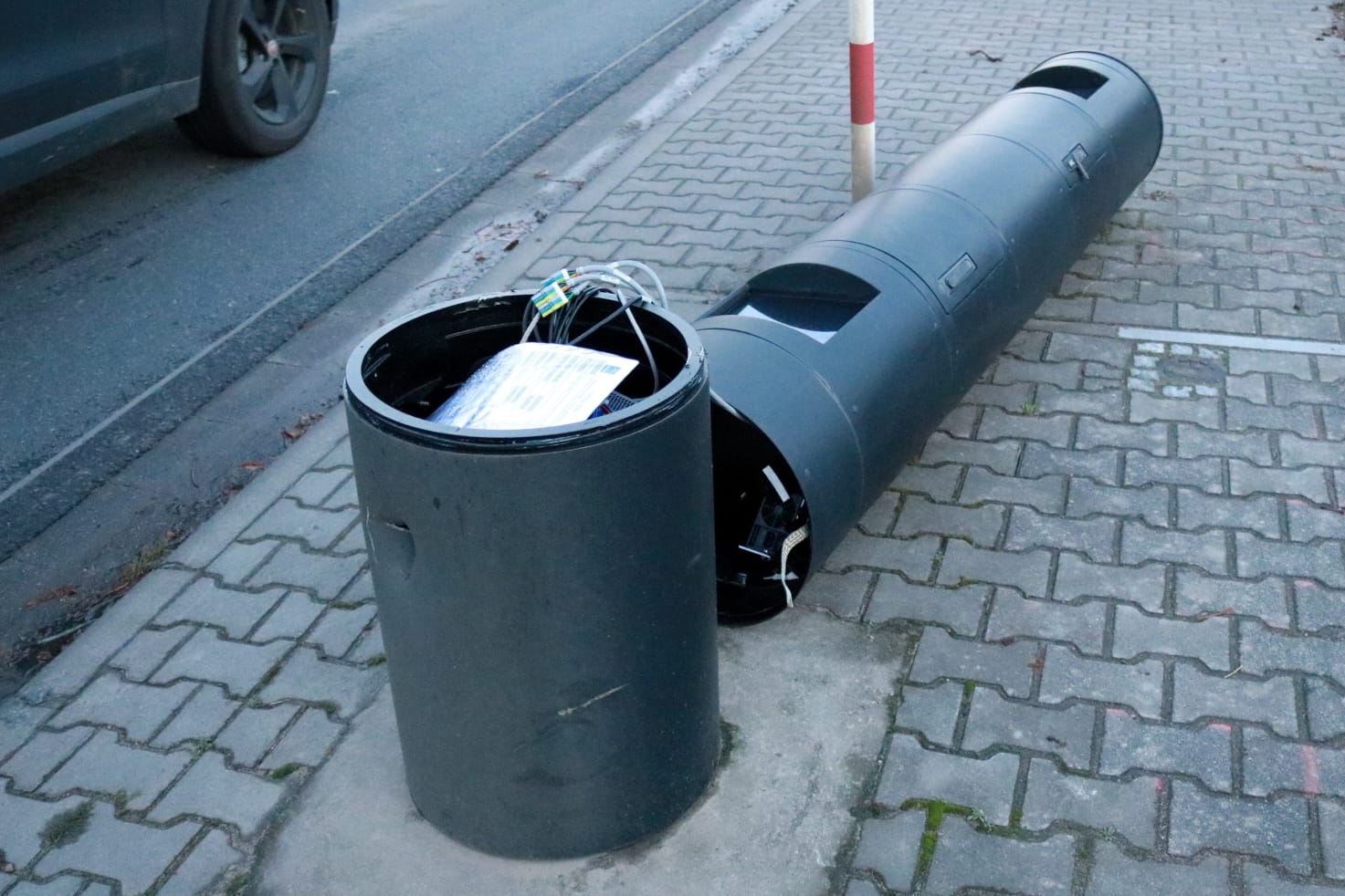 Ein Trekkerfahrer wurde von der Polizei festgenommen: Er demolierte sechs Blitzer in Gernsheim (Hessen).
