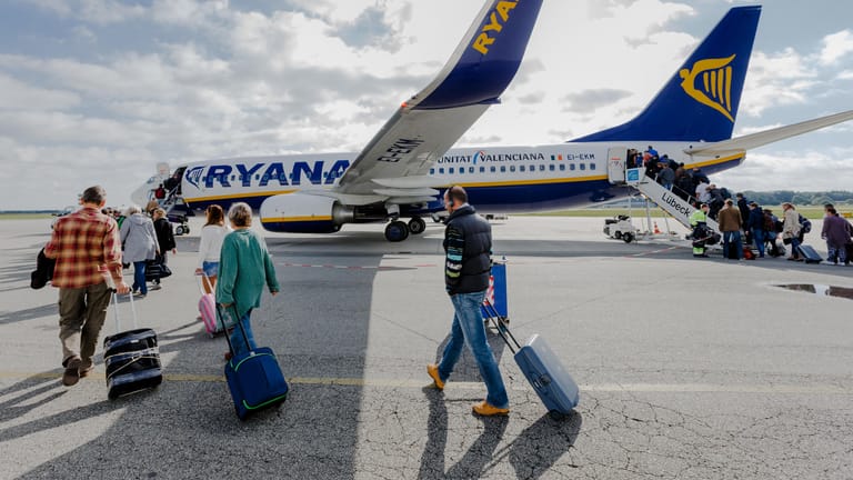 Ein Flugzeug der Fluggesellschaft Ryanair: Die Piloten könnten ab sofort für bessere Löhne und Arbeitsbedingungen streiken.