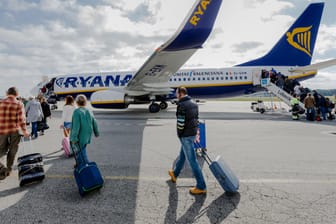 Ein Flugzeug der Fluggesellschaft Ryanair: Die Piloten könnten ab sofort für bessere Löhne und Arbeitsbedingungen streiken.