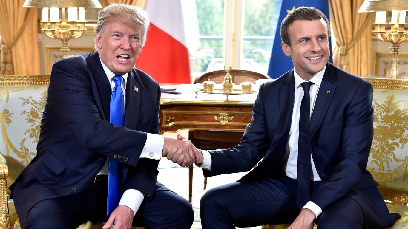 Donald Trump zu Besuch bei Emmanuel Macron: Die beiden verstanden sich bei dem Treffen im Juli in Paris offenbar gut. Macron spricht von seinem "Freund Trump".