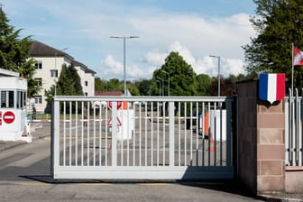 Die Kaserne des Jägerbataillons 291 in Illkirch bei Straßburg: Dort war der terrorverdächtige Oberleutnant Franco A. stationiert.