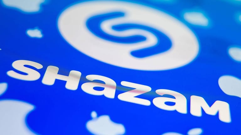 Shazam und das Apple Logo auf einem iPhone